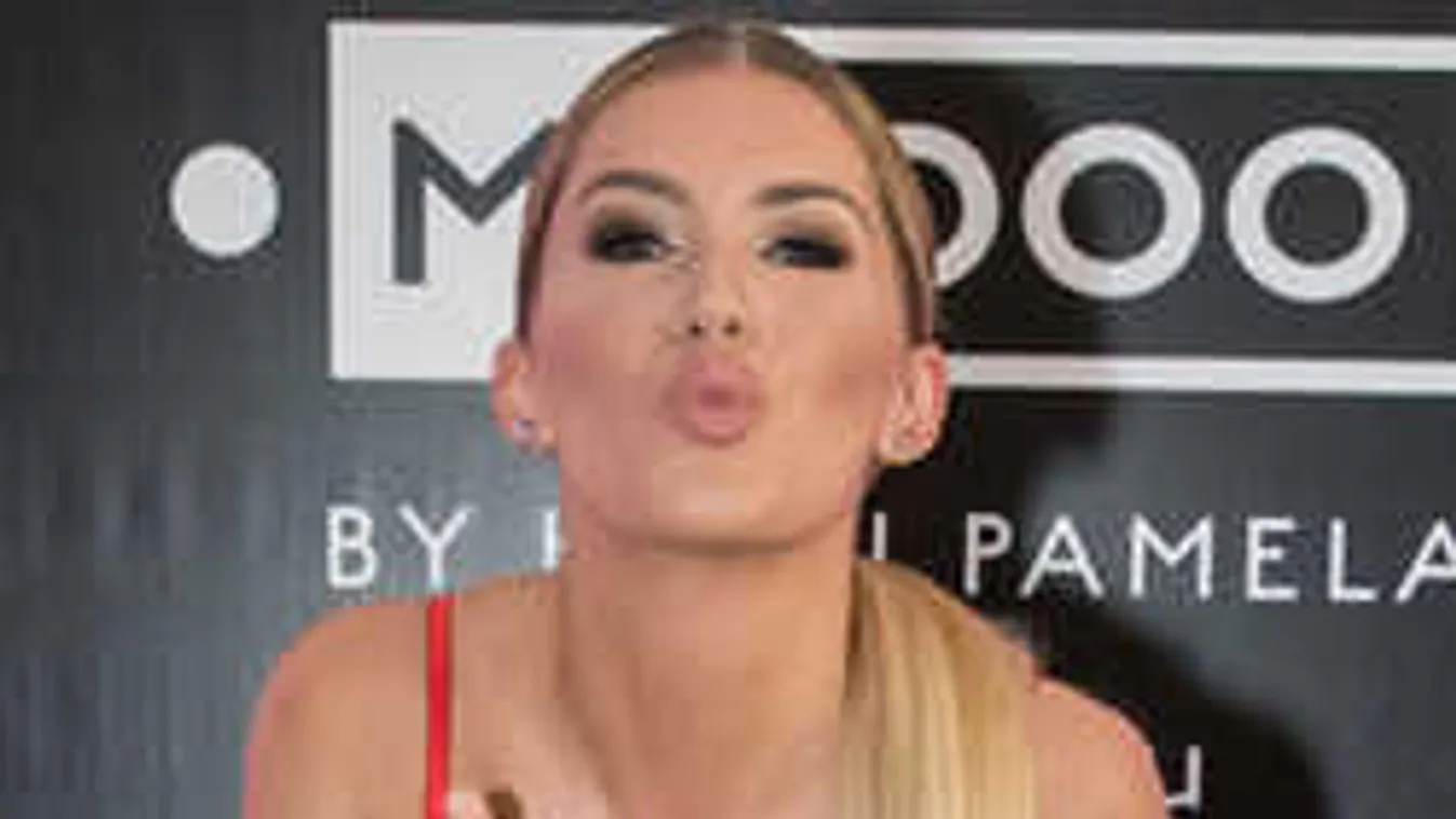 Ezt nézd, milyen szexi fürdőruhában a magyar sztáranyuka