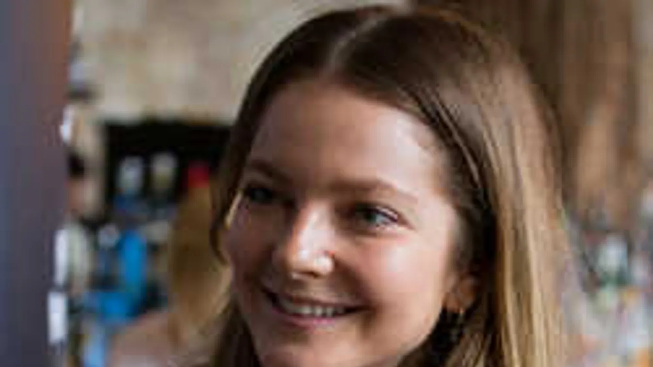 Csupasz mellekkel élvezkedett a Körös partján Mihalik Enikő!