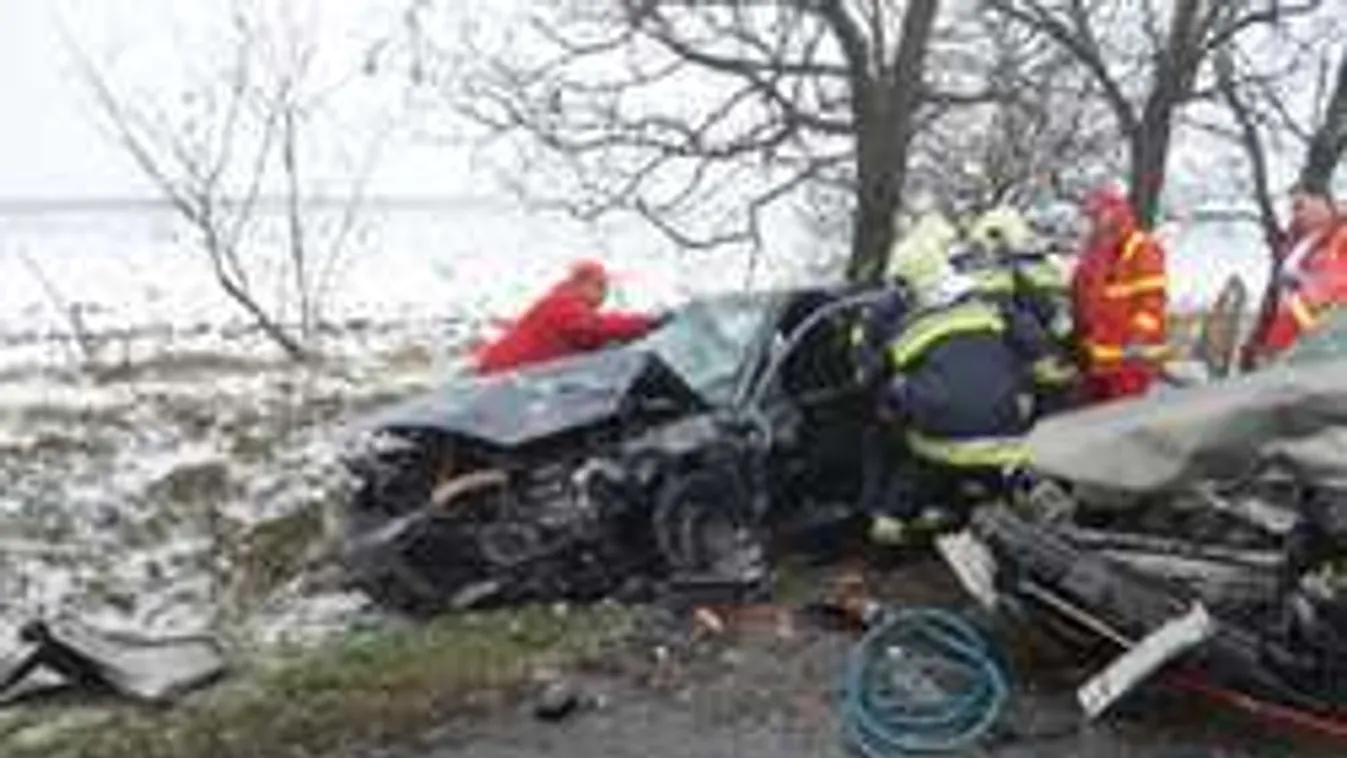 Komáromi baleset: elaludt a sofőr, ez lett a vége - sokkoló fotók!