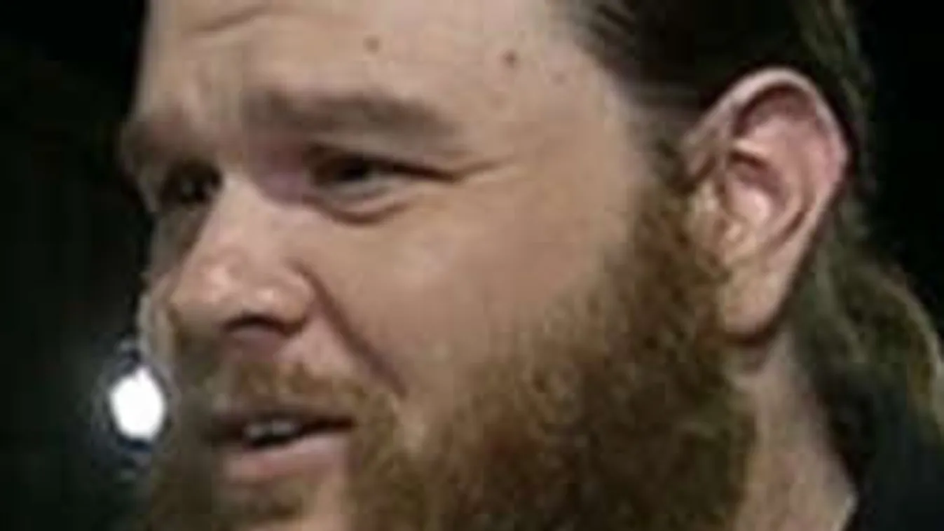 Megbilincselték, mert nem vitte vissza a videókazettát