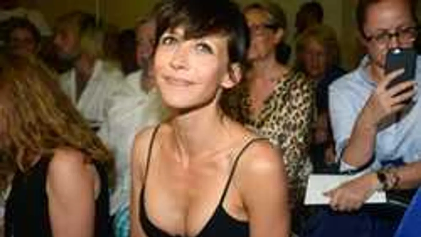 Se bugyi, se más: anyaszült meztelenül mutatta meg magát az 50 éves színésznő