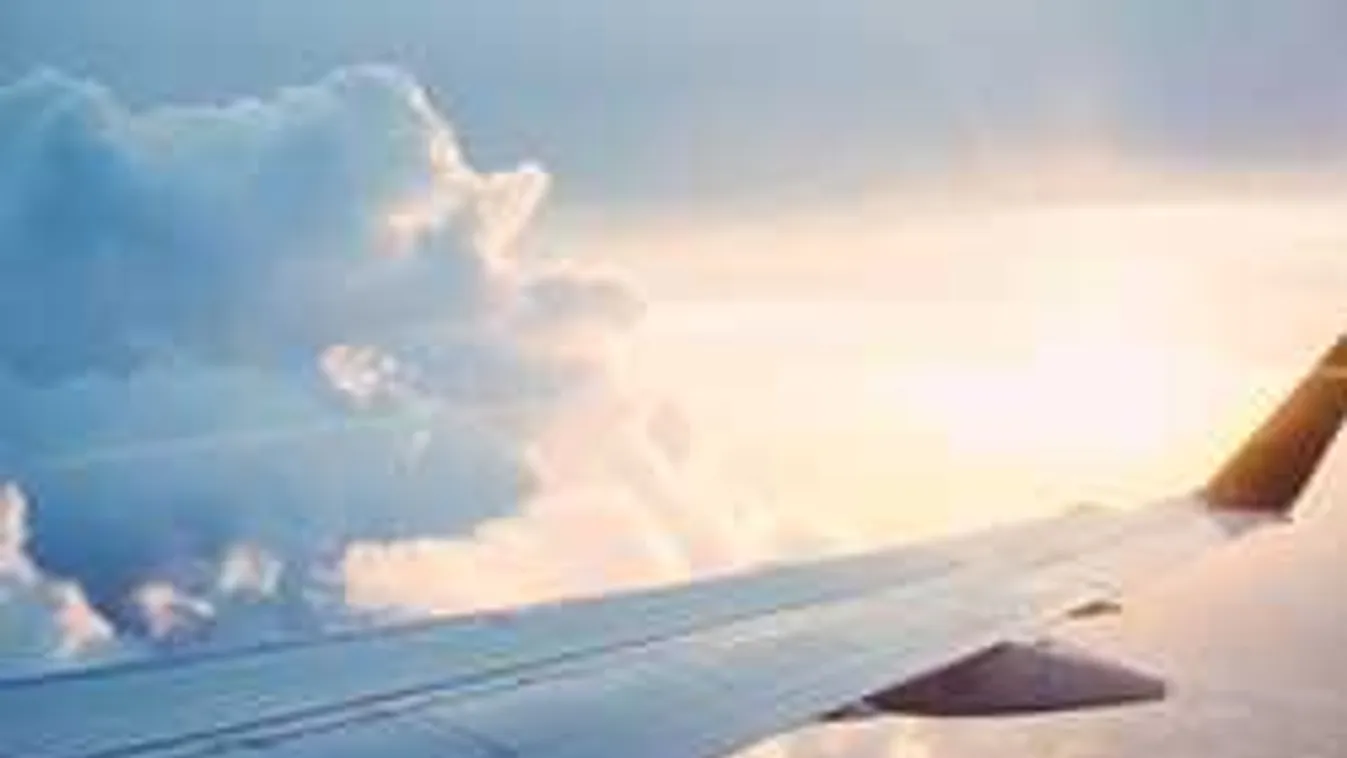 Rettegés a repülőn: rejtélyes betegség miatt karantént rendeltek el