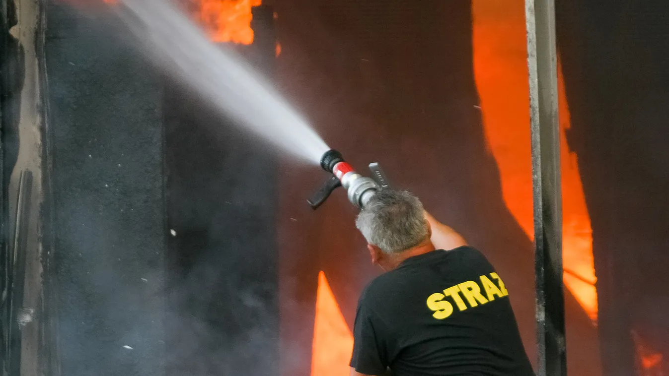 Furcsa párhuzam: egyszerre gyulladtak ki a panelházak ma reggel