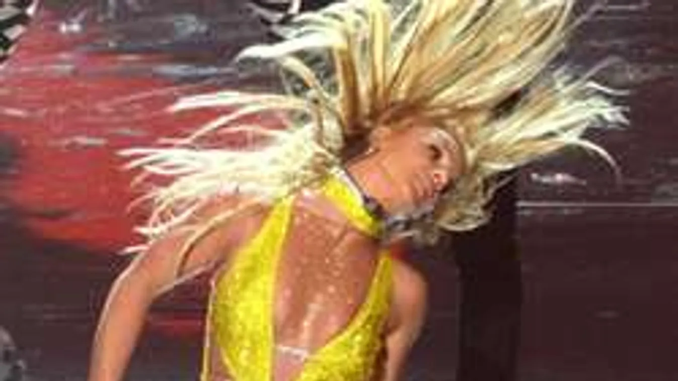 Merész ruhában okozott botrányt Britney Spears