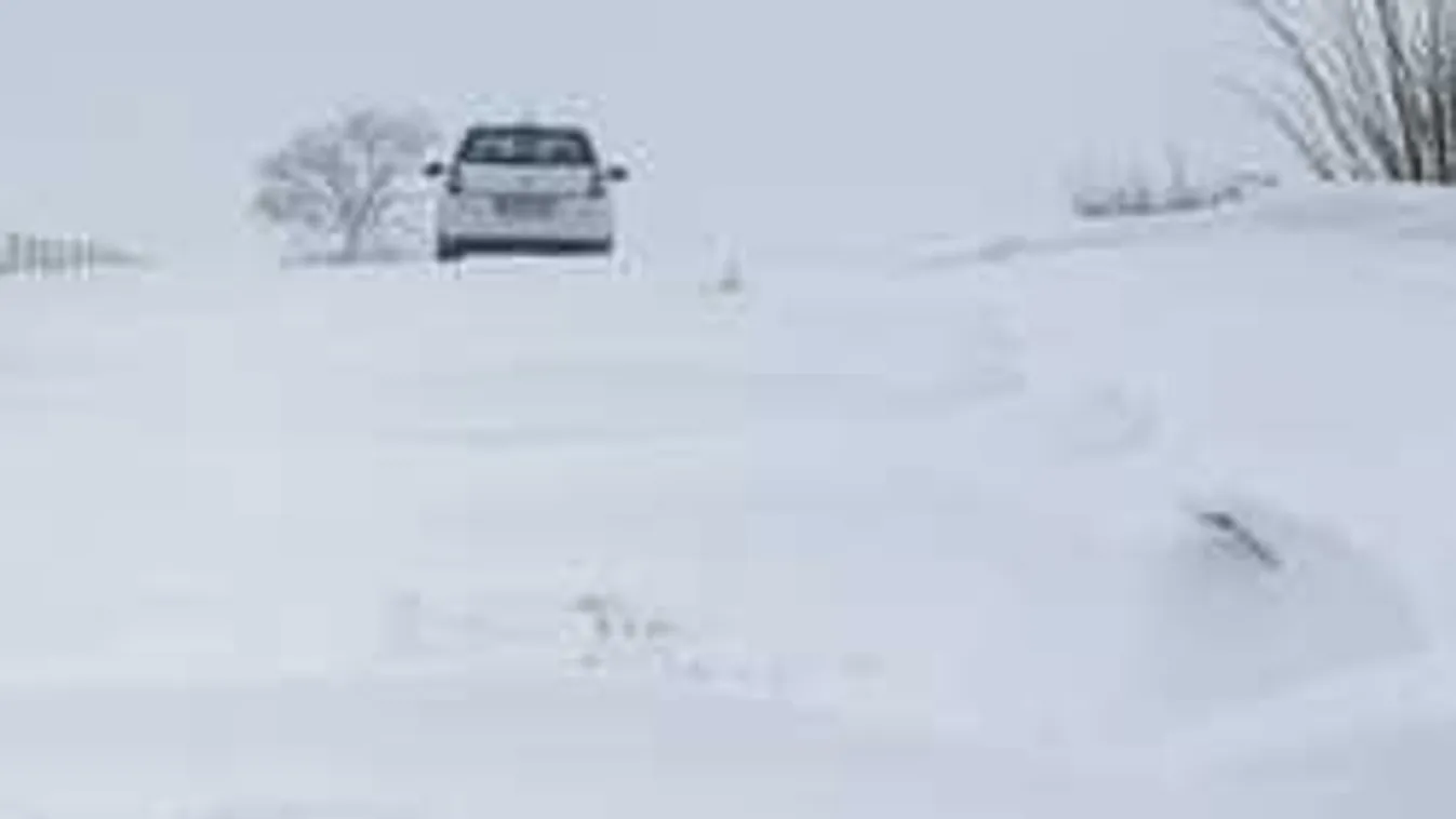 Megismétlődik a 2013. március 15-i hóvihar, ne induljanak útnak!