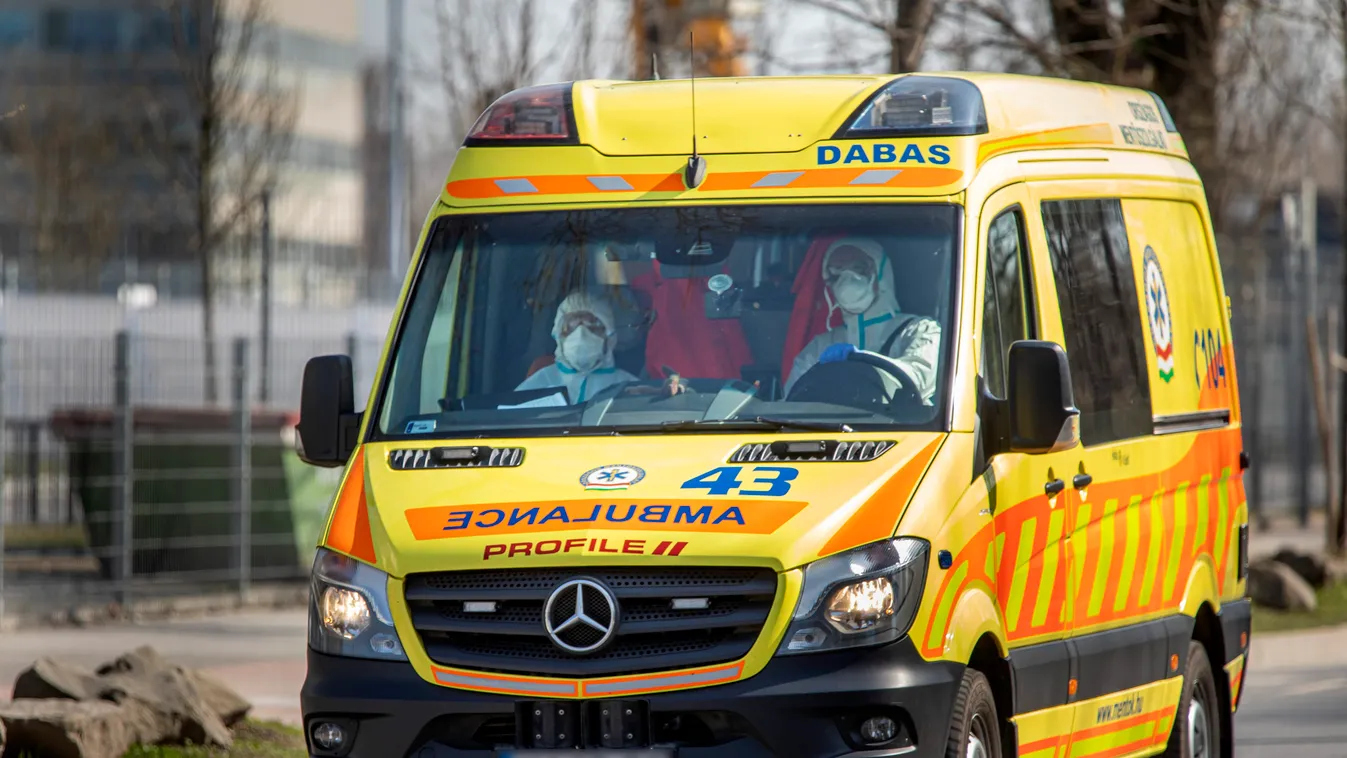 Minden perc számít, mégis ízléstelen álhívásokkal nehezítik a mentősök munkáját