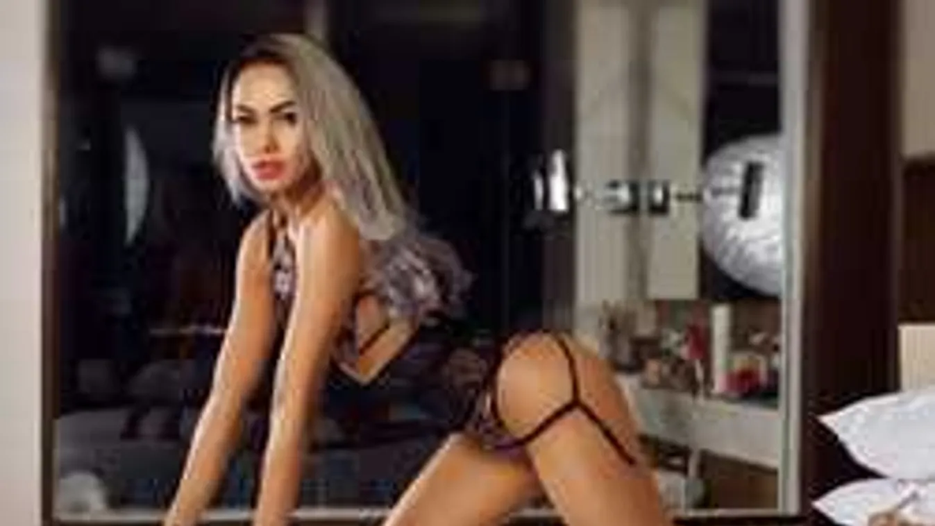 Meztelenül szaunázott, semmijét sem takarta a nagykövetasszony