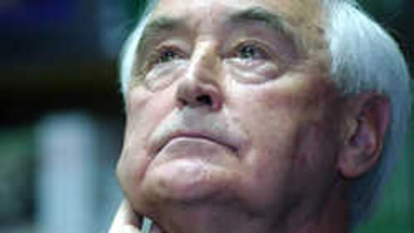 Megindító látvány a temetőben: Ezt találtuk Czeizel Endre sírján