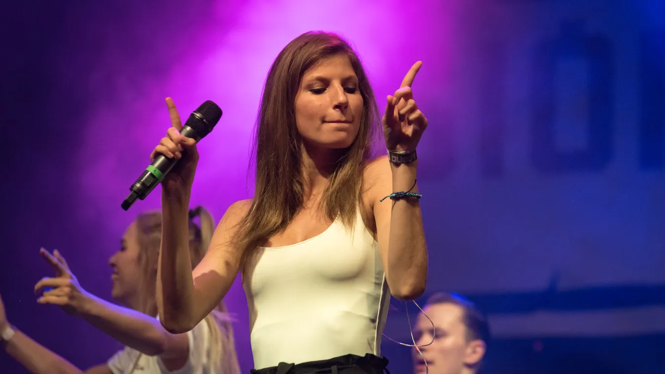 Kínos, ez történt Stohl Lucával előadás közben a színpadon