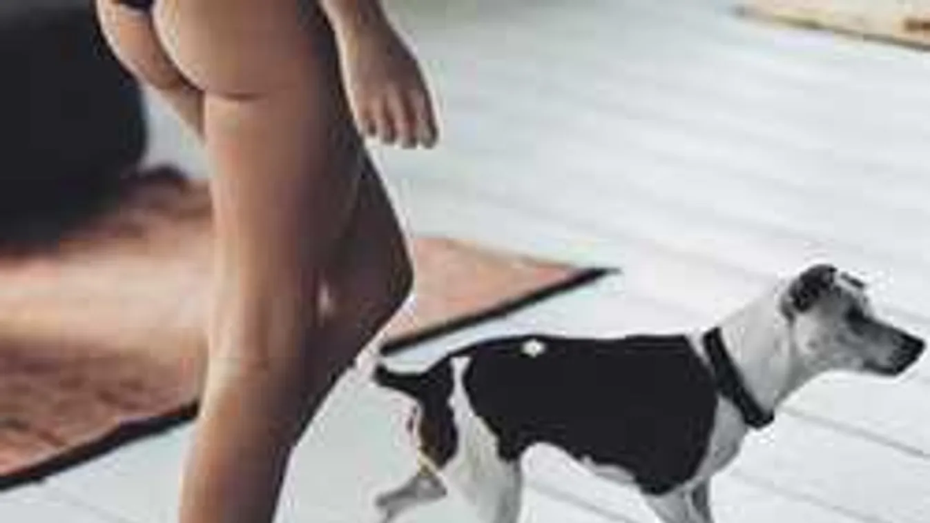 Csipkebugyiban mutatta meg formás popsiját a világ legszebb modellje