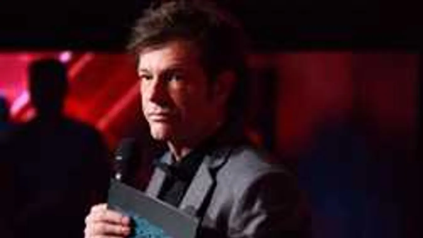 Intim fotó, ágyában lepték meg a TV2 szülinapos sztárját