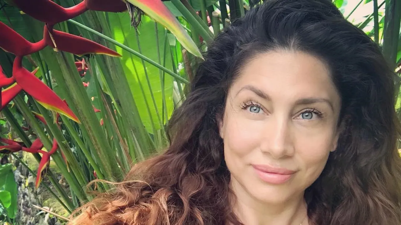 Nehéz az elválás: szexi bikiniben búcsúzik Balitól Horváth Éva