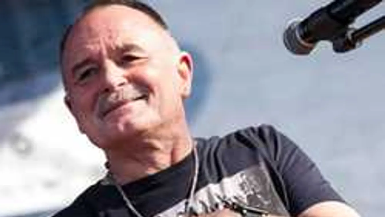 Tizennyolc éves lányok zaklatják Nagy Ferót