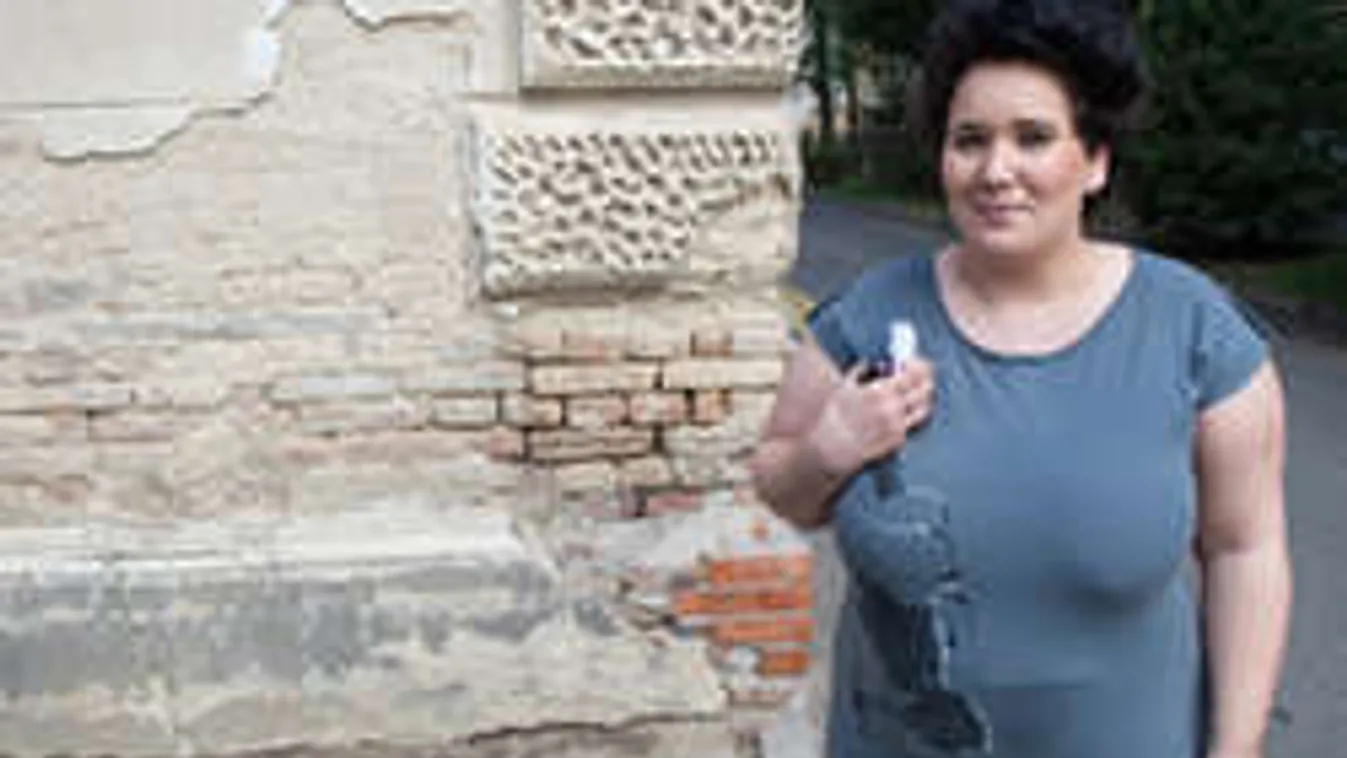 Rettegésben tartják a nagybeteg BB Évit