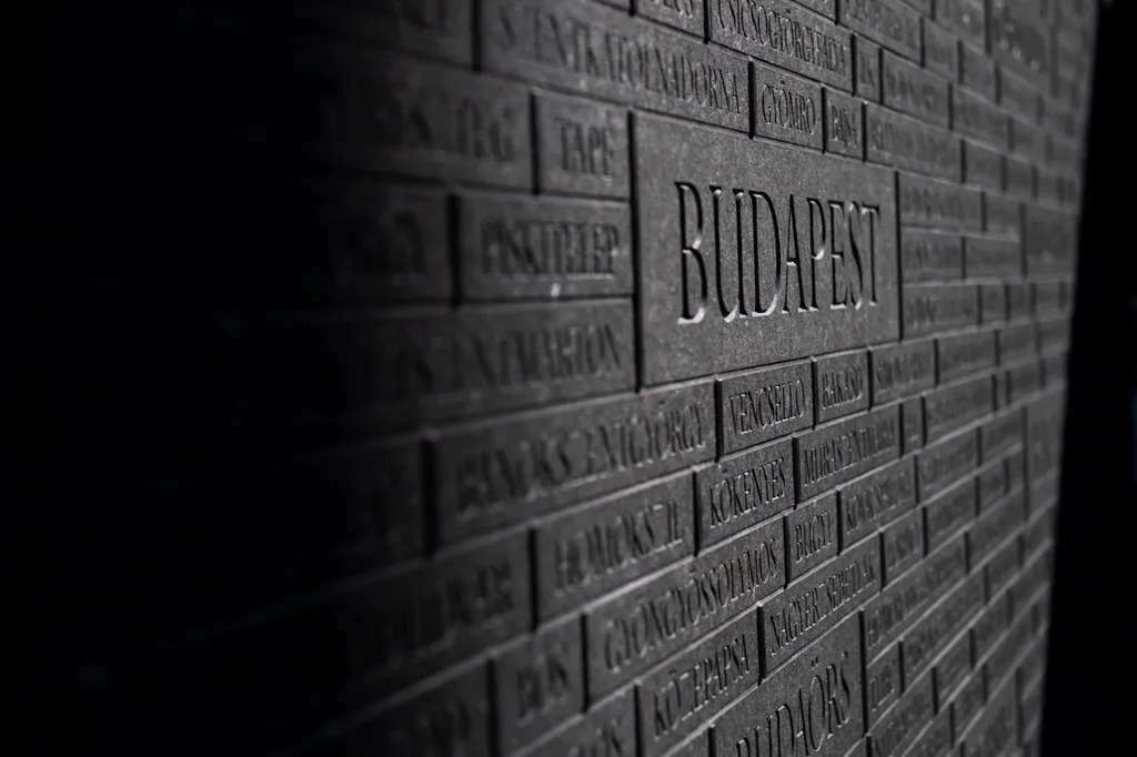 Augusztus 20. - Az Összetartozás emlékhelyének átadása