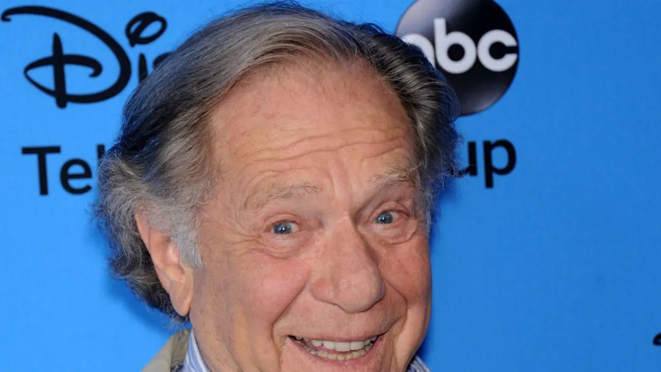 Elhunyt a népszerű színész, George Segal