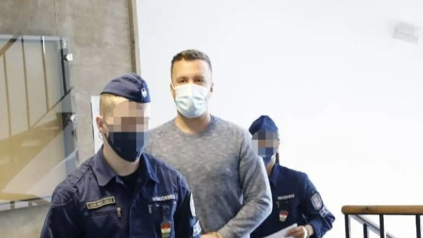 Fekete mindent megtesz, hogy mentse a bőrét