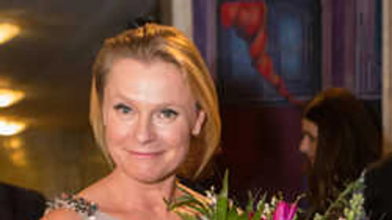 Hoppá, Meztelenül lép színpadra az ismert magyar színésznő