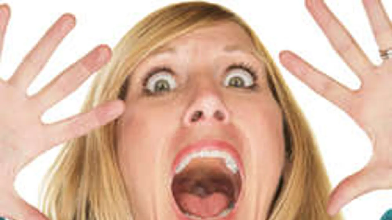 Elbukta a foci fogadást: Bizarr büntetést kapott a fiatal nő!