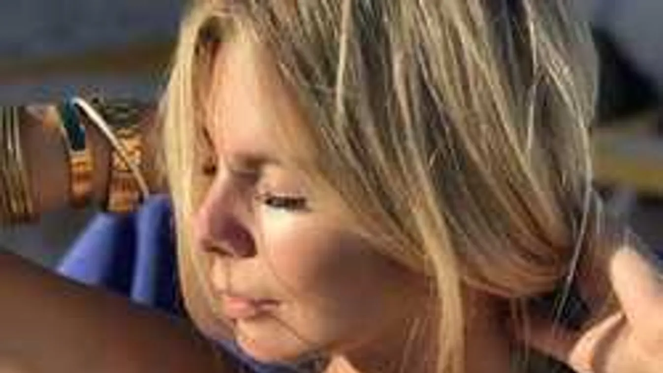 A dögös ukrán modell meztelen testét a fürdőkád sem tudja eltakarni