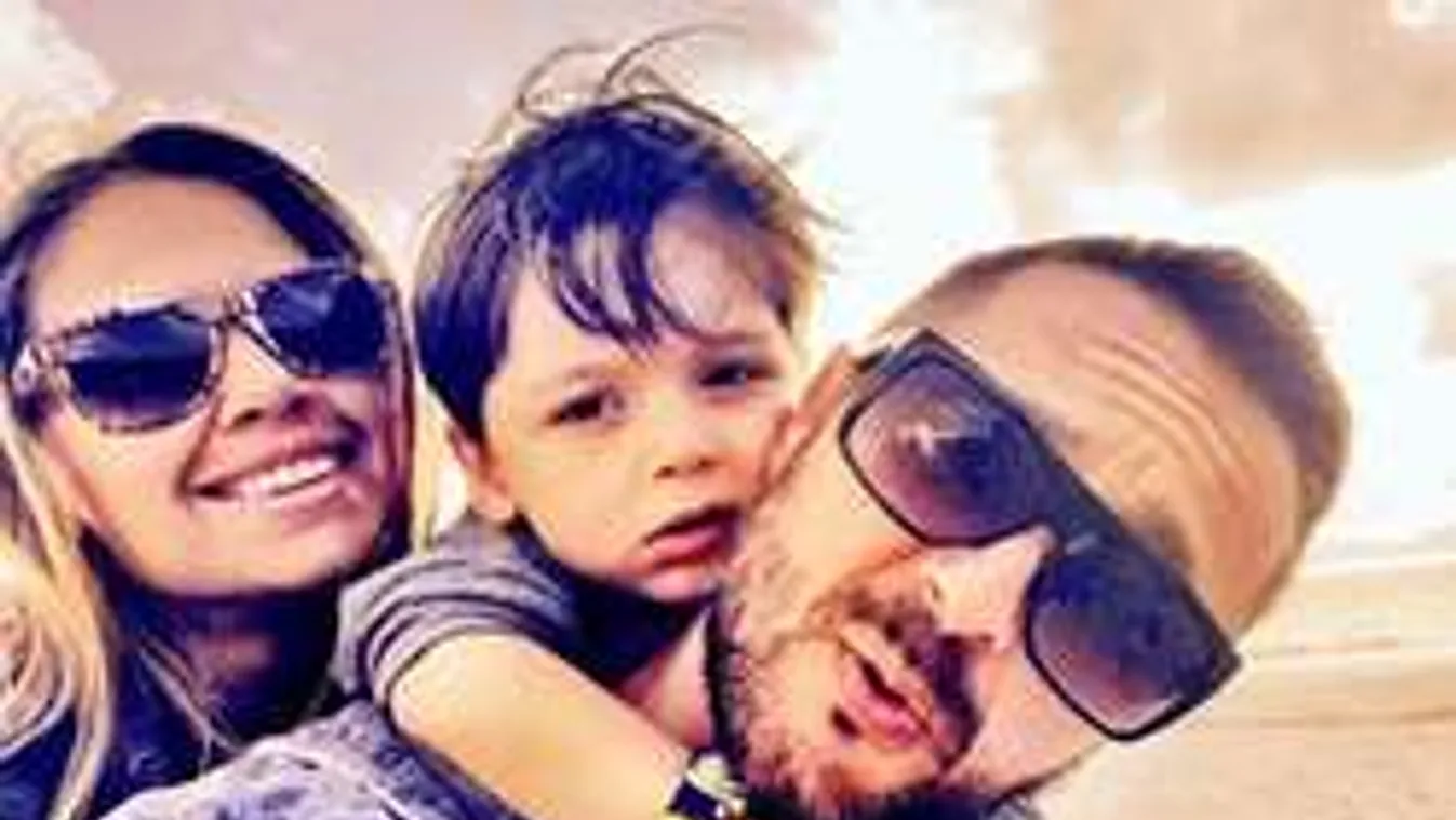 Majka cuki kisfia már szilveszteri hangulatban ropja - Videó