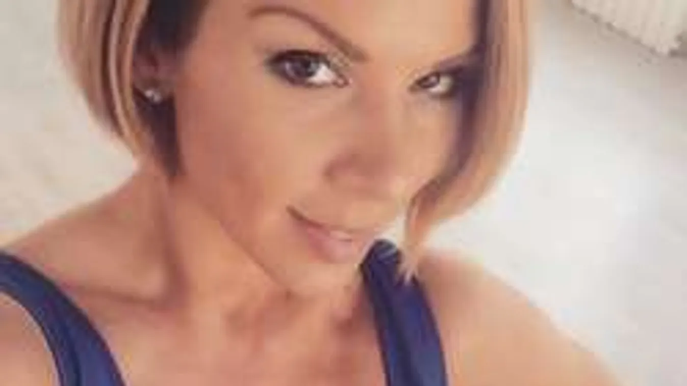 Tangás szelfit villantott a terhes Pirner Alma