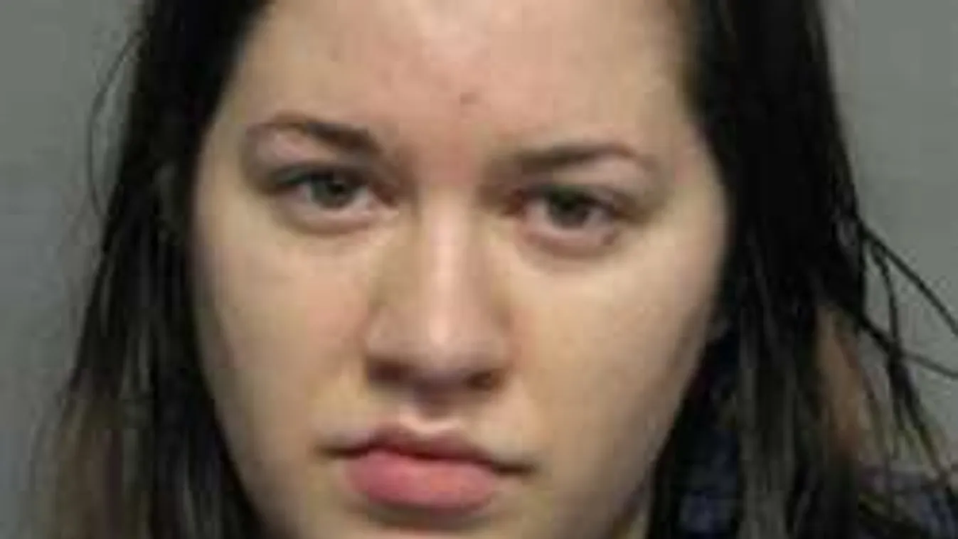 A tanteremben szexelt az ártatlan diáklánnyal a perverz tanárnő!