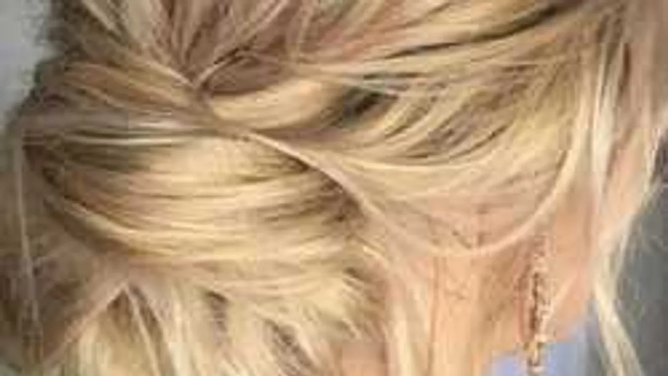 Csavartak a sikken egy hatalmasat a francia nők: Ez a frizura tarol augusztusban