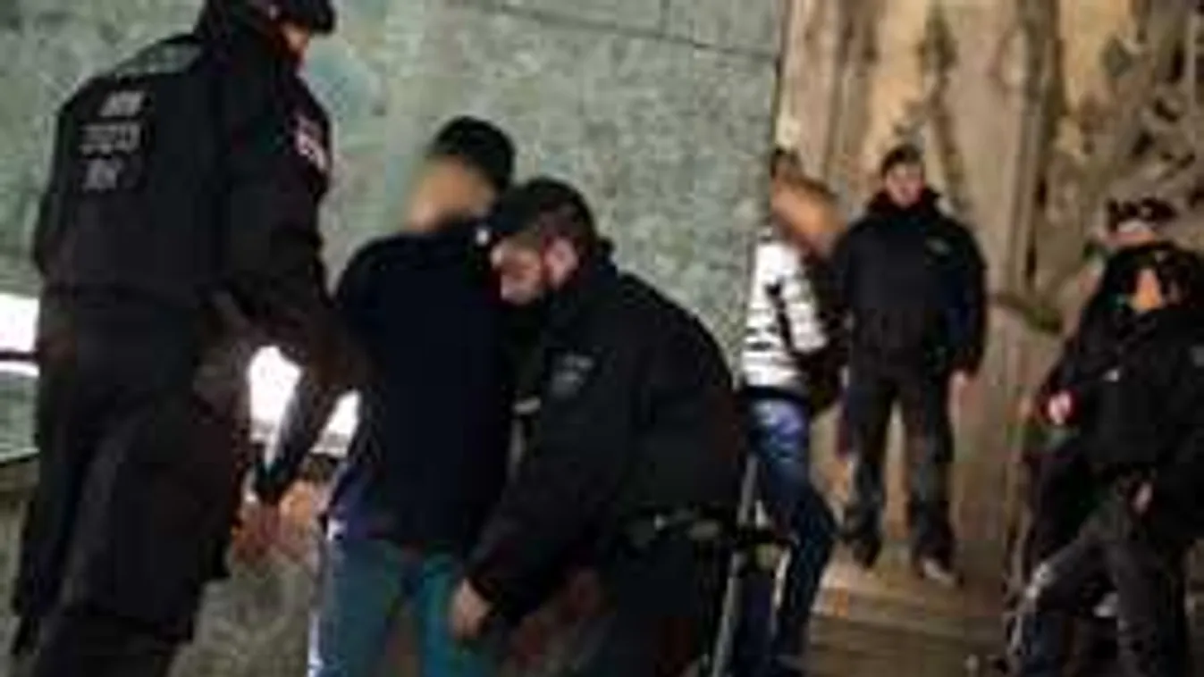 Újra migránshorda zaklathatja a nőket szilveszterkor