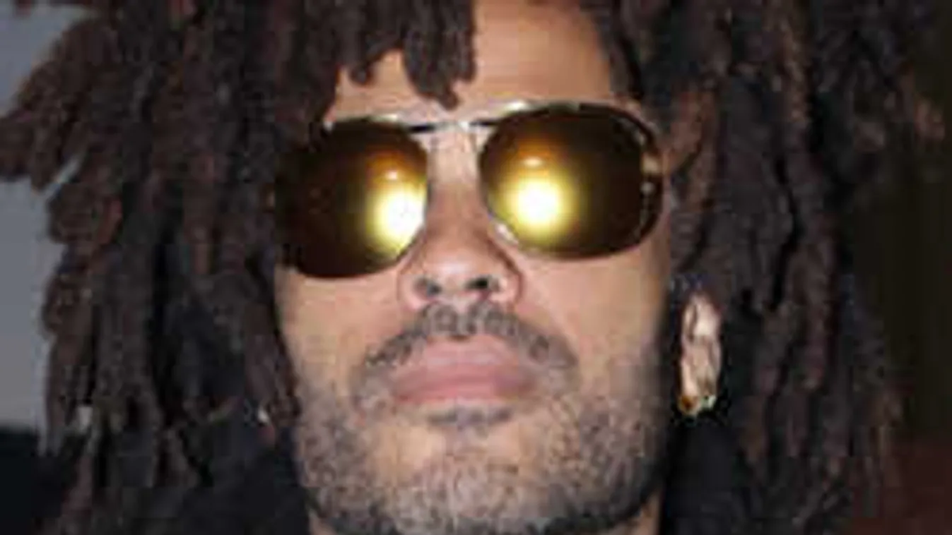 Megtörte a csendet az énekes: durva titokról rántotta le a leplet