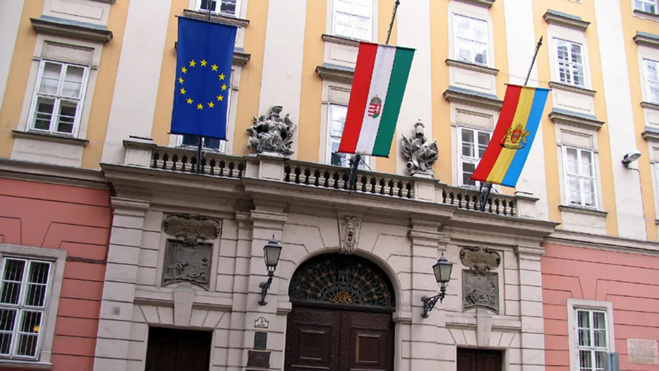 Nincs vége: másoknak is árulták a Városházát