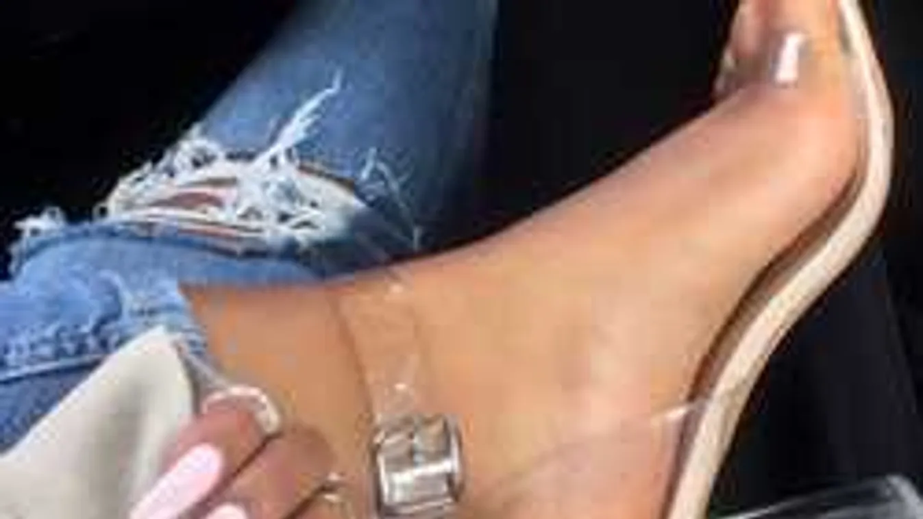 Megérkeztek a meztelen cipők! Most tényleg mindent megmutatnak a nők