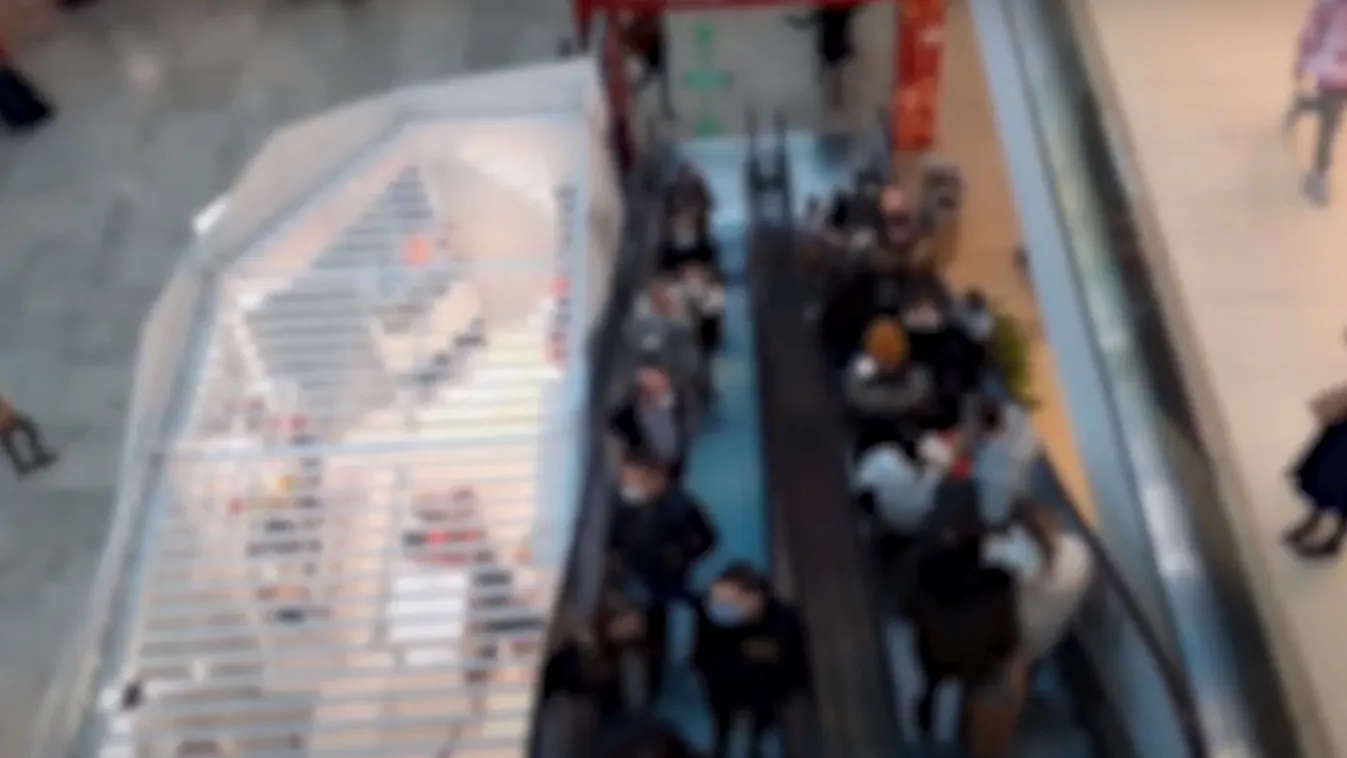 Hiába a felszólítás: sokan nem tartják be a távolságot az üzletekben – videó