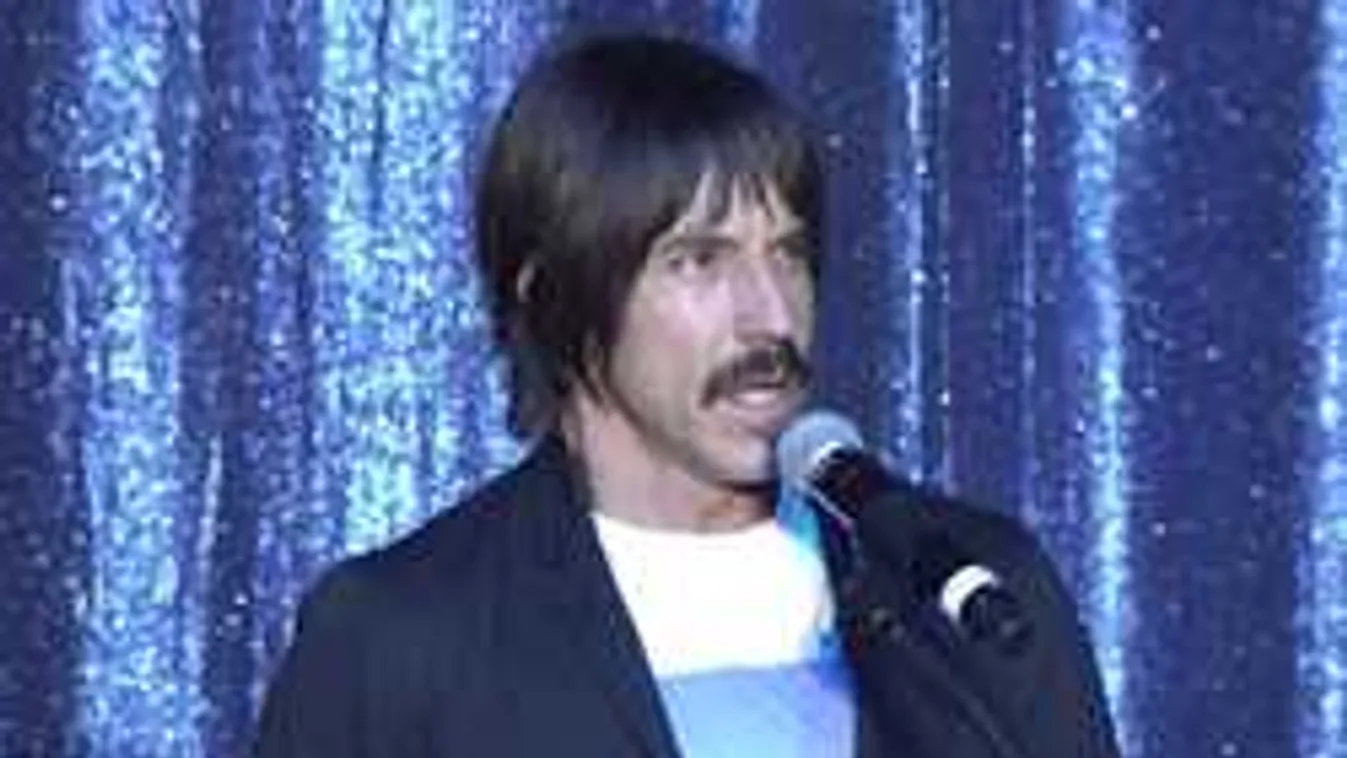 Véres balesetet szenvedett a sztárénekes, fotó a durva sérülésről