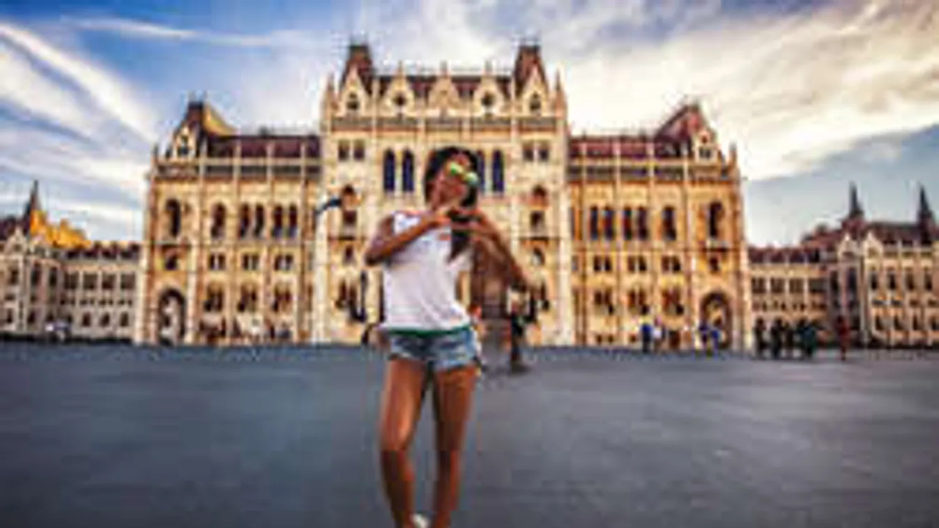 Ûzd el a borút a legegzotikusabb magyar sztárdekoltázzsal