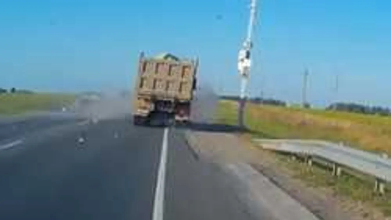 Nyolcan haltak meg a száguldozó sofőr okozta tömegbalasetben! - videó