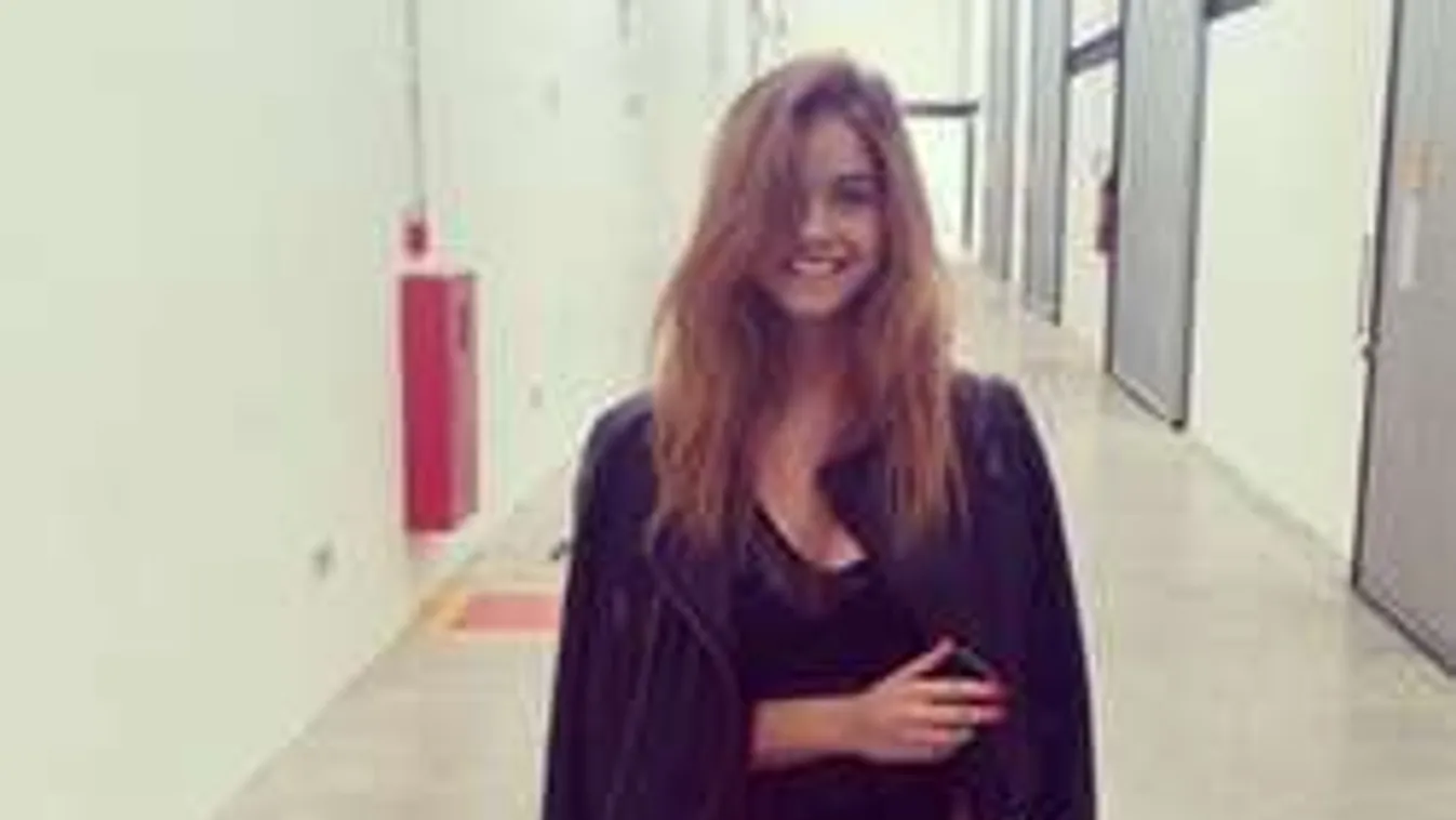 Világsztárt csókolgatott a magyar topmodell - Fotó