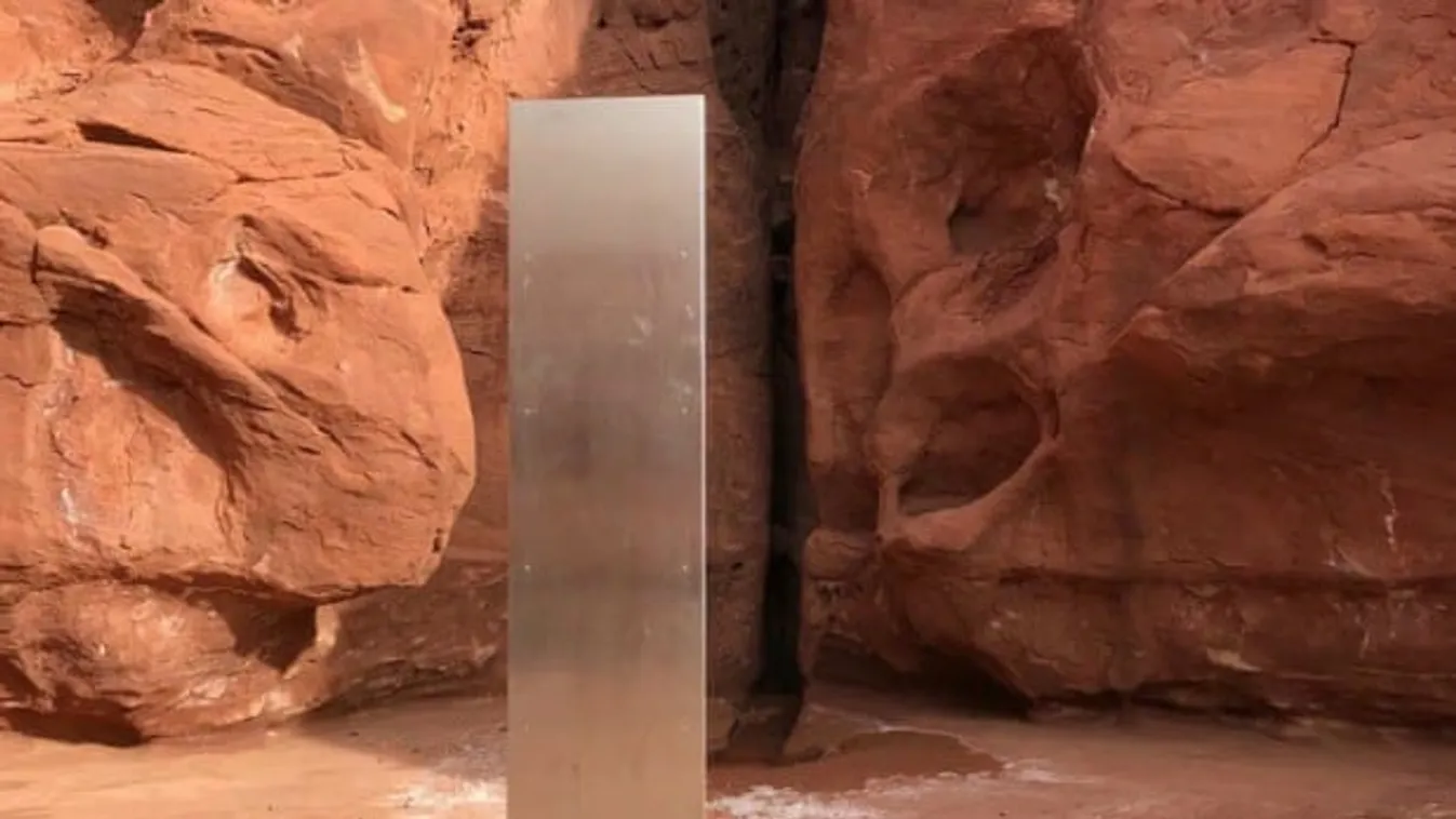 Különös fémszerkezetet szúrtak ki helikopterről a semmi közepén – fotó