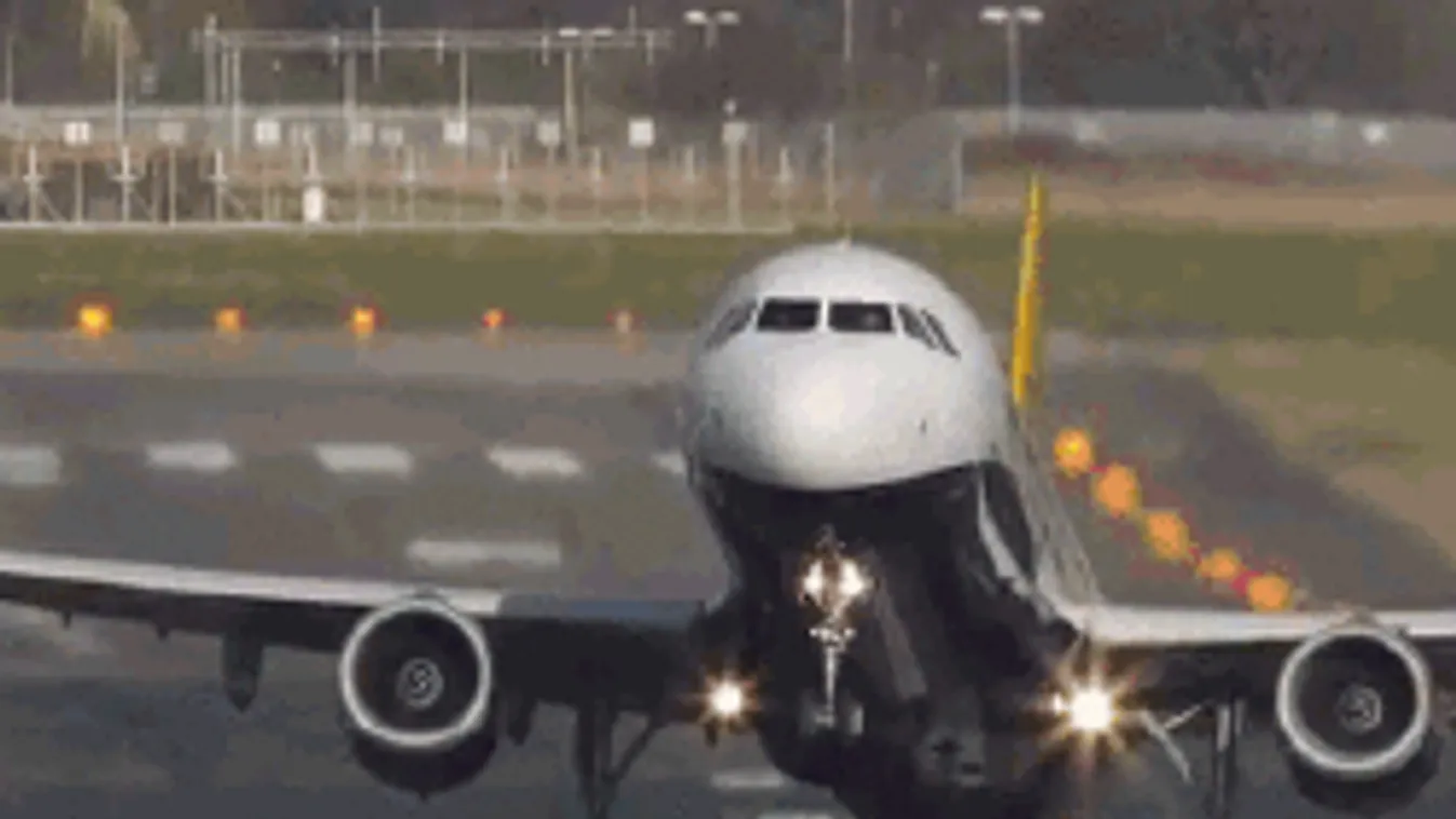 Drámai felvétel a londoni reptérről: Nem tudott leszállni az utasszállító
