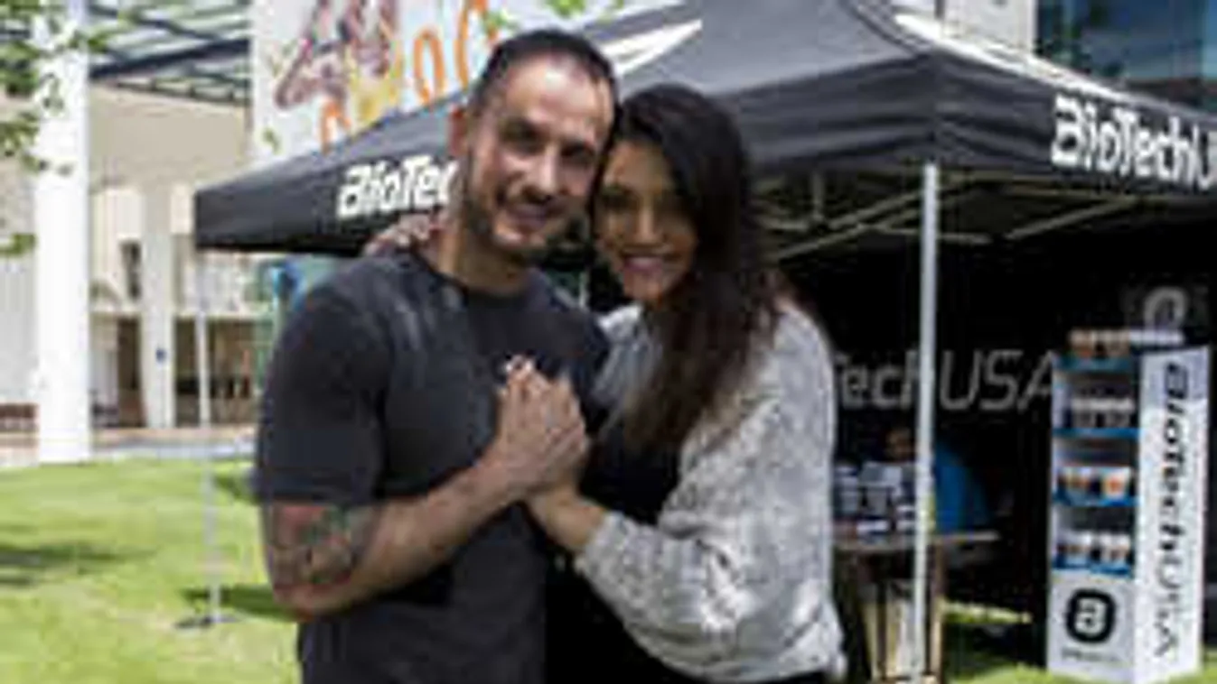 Várandósan is gyúr a szexi magyar sztár