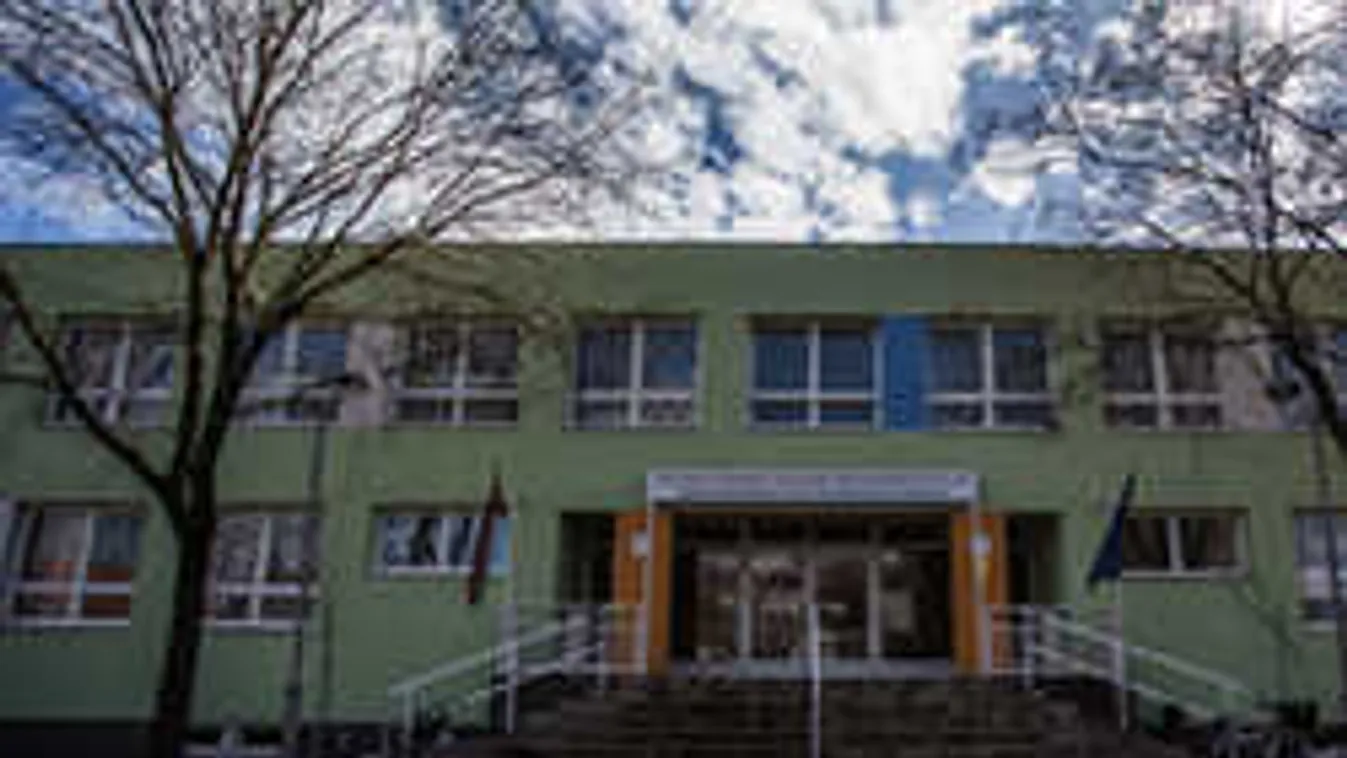 Összefogtak a magyar városban: kitiltják a mobilokat az iskolából