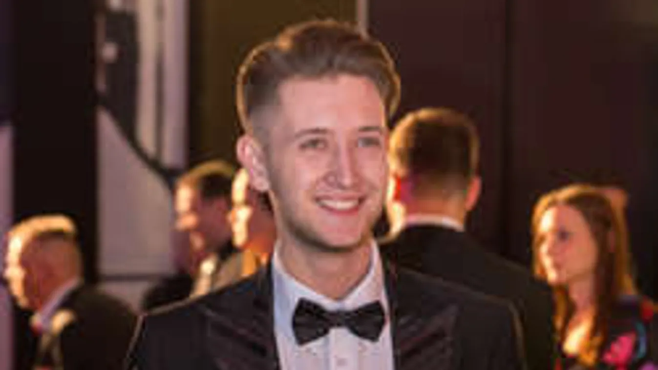 Csajozás miatt szakíthatott Srámek