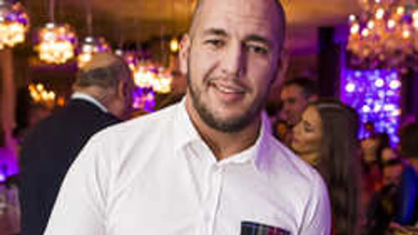 Szenzációs visszatérés, itt láthatod először Curtis új klipjét