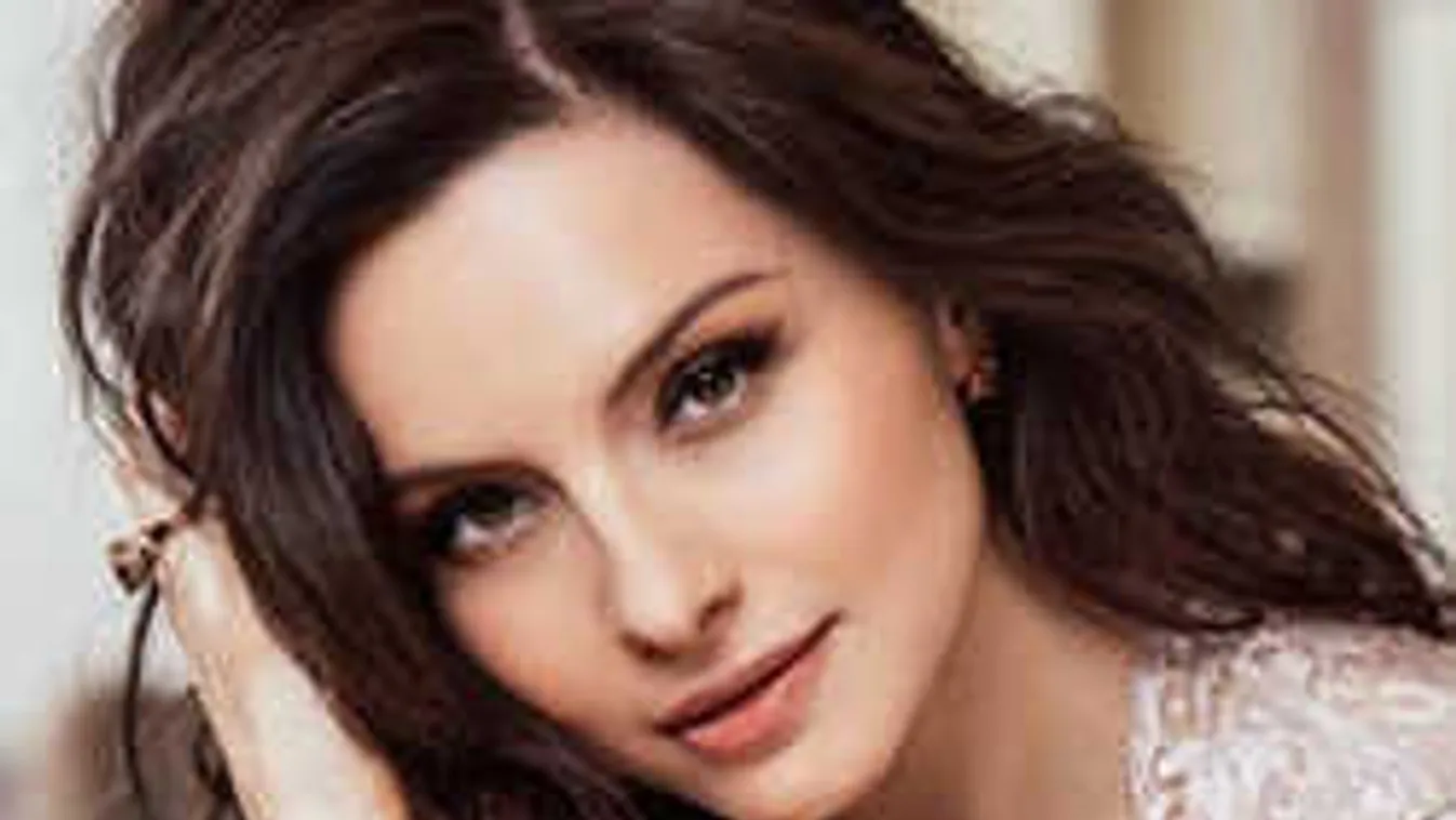 Szépséghibájáról vallott Zséda