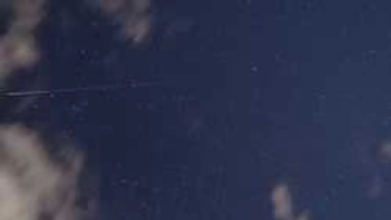 Elképedtek a lakók: baljós tűzgolyó száguldott át az égen