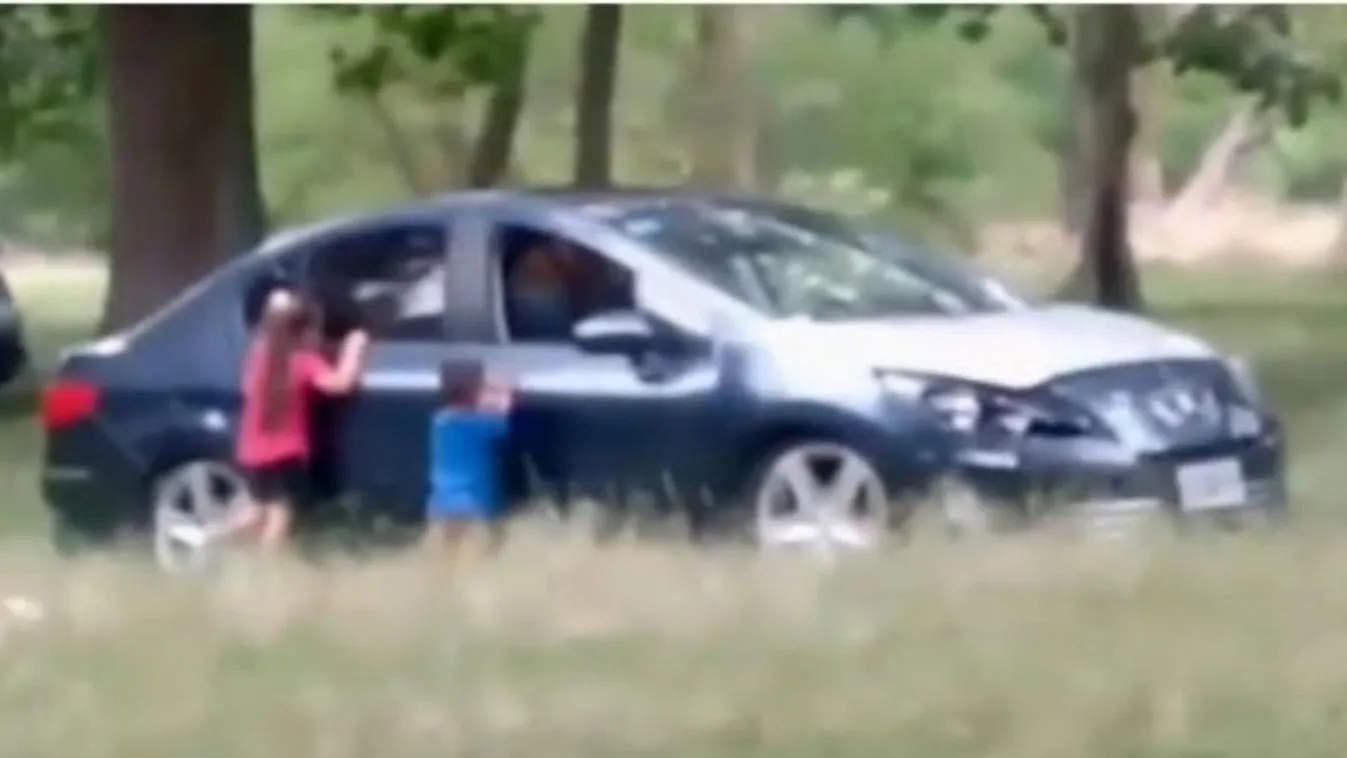 Lábujjhegyen kukucskáltak: kizárta a gyerekeit az anya az autóból, amíg szeretkezett partnerével – videó