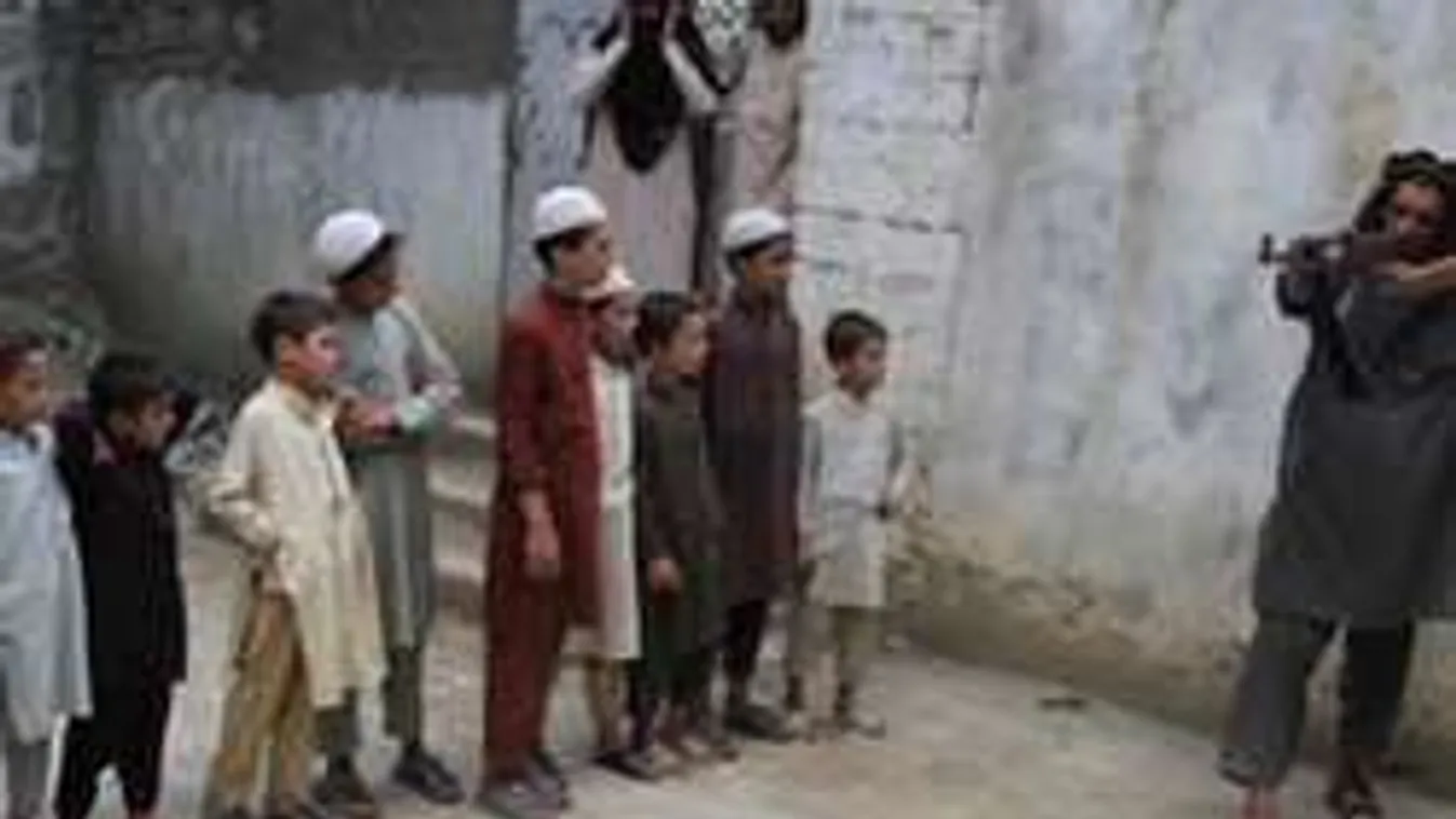 Gyerekeket tanítanak lefejezésre, öngyilkosságra az ISIS iskolákban