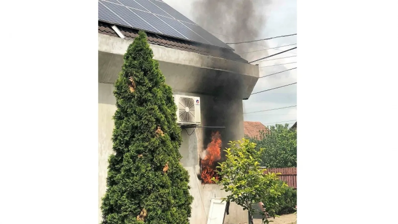 Égő házból mentették ki a lakókat a hős rendőrök Hajdúnánáson -fotó