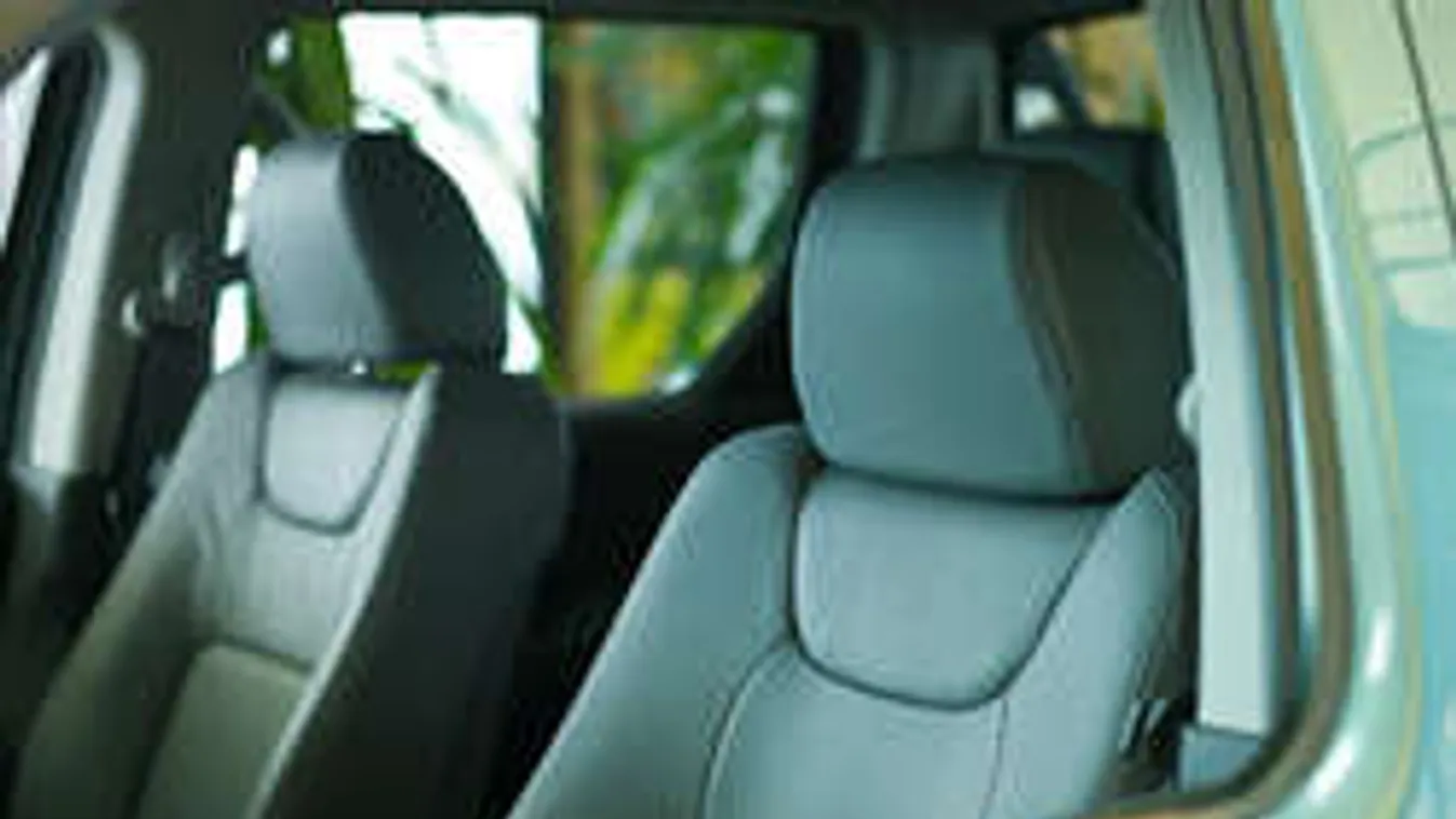 Meglepő dolgot tettek egy lehúzott ablakú autóval a 8. kerületben!