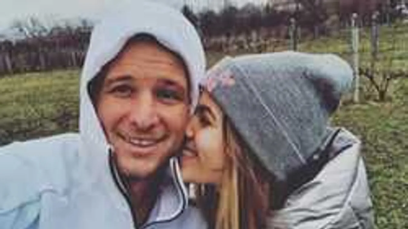 Furcsa fotók, elrejtették fiukat Csobot Adélék